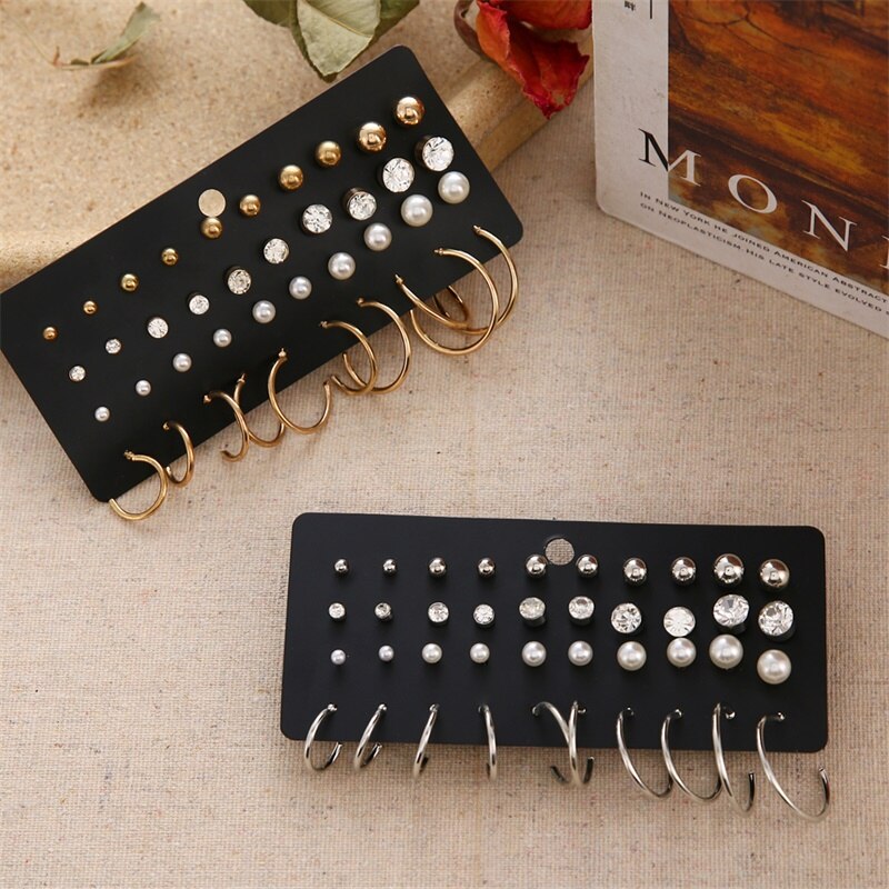 Set Anting Stud Kristal Bentuk Bunga Gaya Punk Untuk Wanita