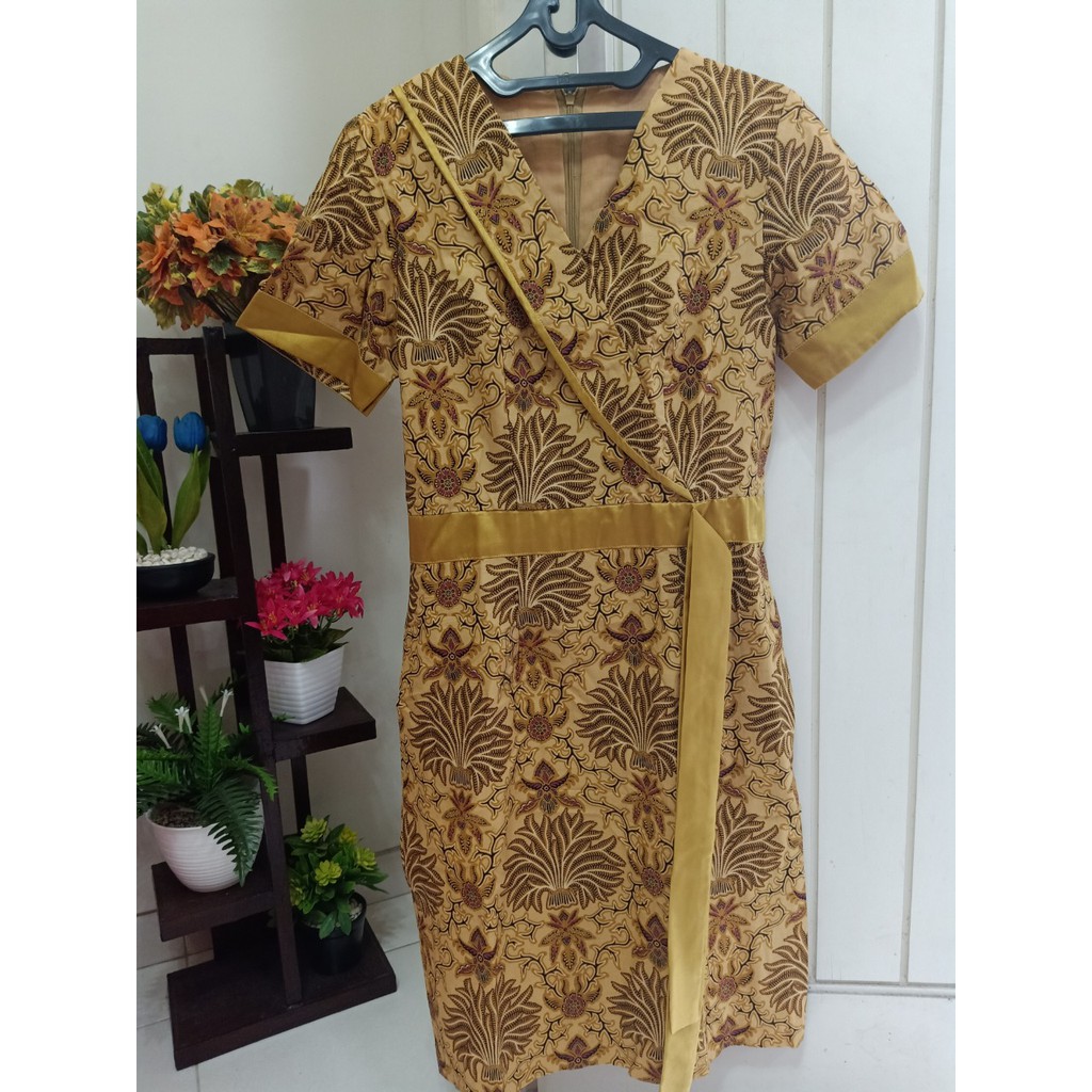 Dress Batik Lengan Pendek Selutut Dengan Model Span