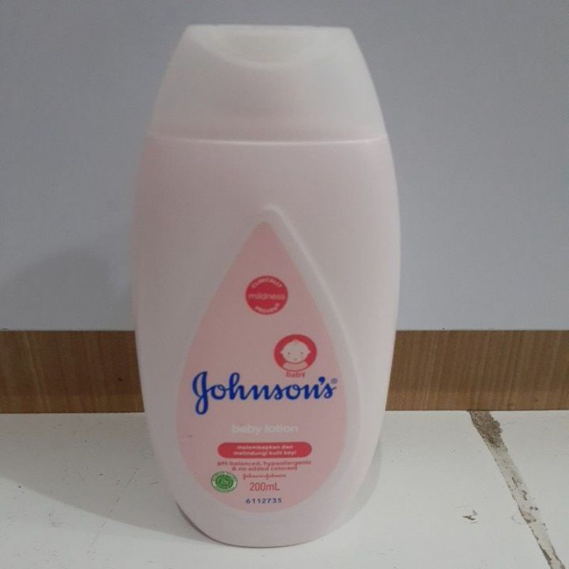 Johnson's Baby Lotion 100 ml dan 200 ml