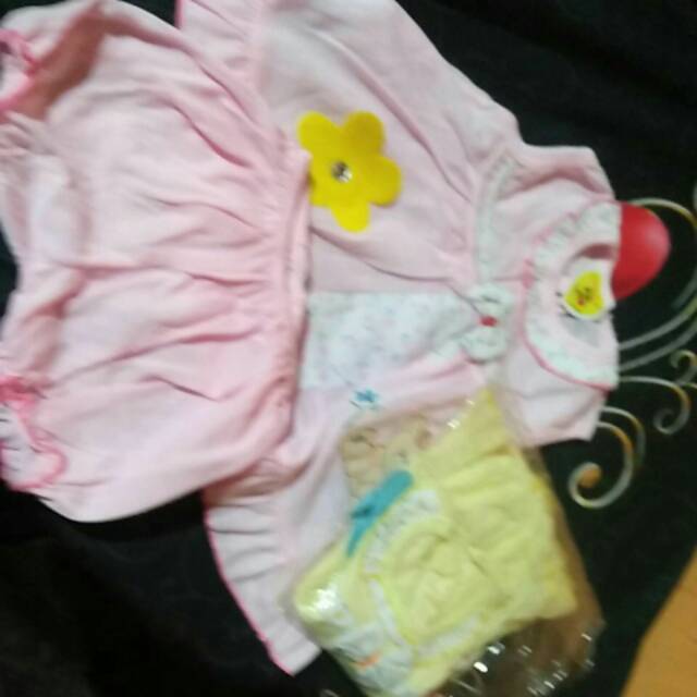 Baju bayi cewek. Umur 0-3 bulan