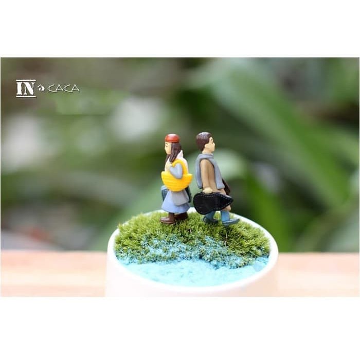 Miniatures - Man and Woman Traveler (1pcs)