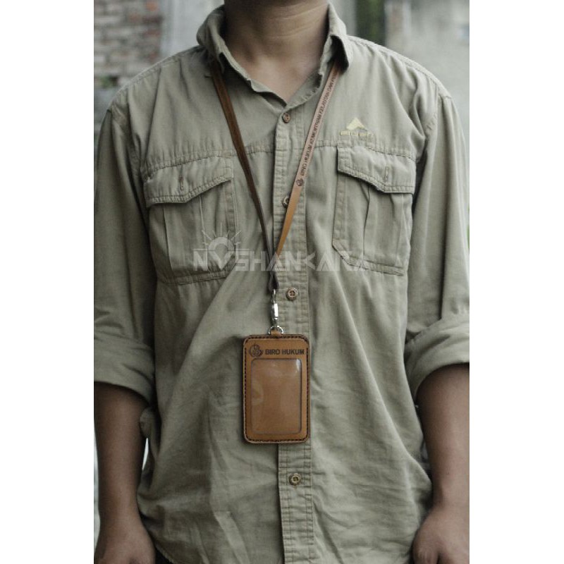 

NAME TAG KULIT ASLI , ID CARD KULIT KEREN TERBAIK GRATIS TAMBAH NAMA / LOGO (COD)