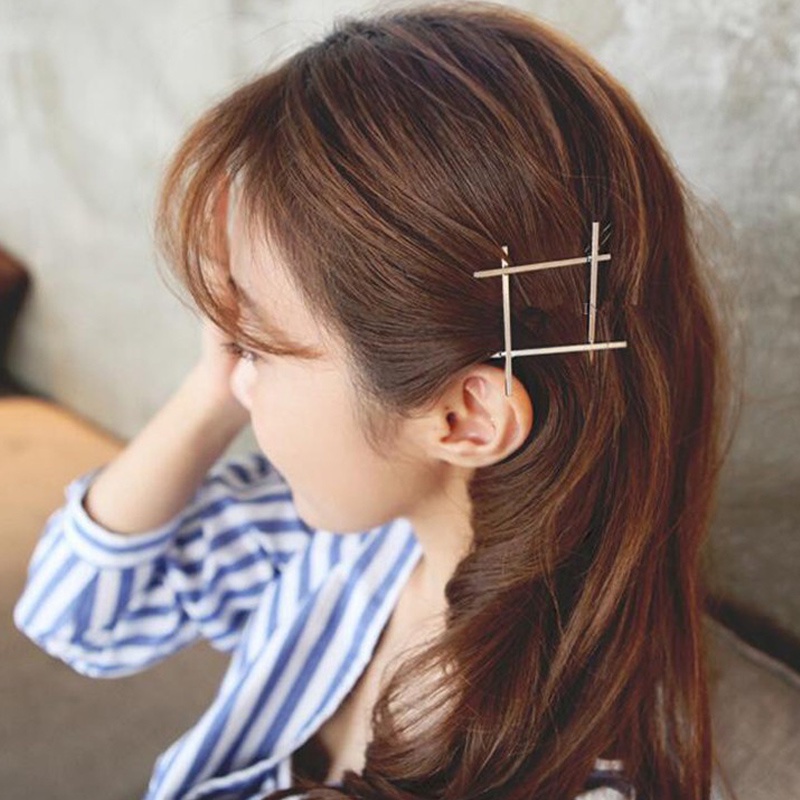 Jepit Rambut Bentuk Segitiga Geometris Hollow Bahan Logam Gaya Korea Untuk Wanita