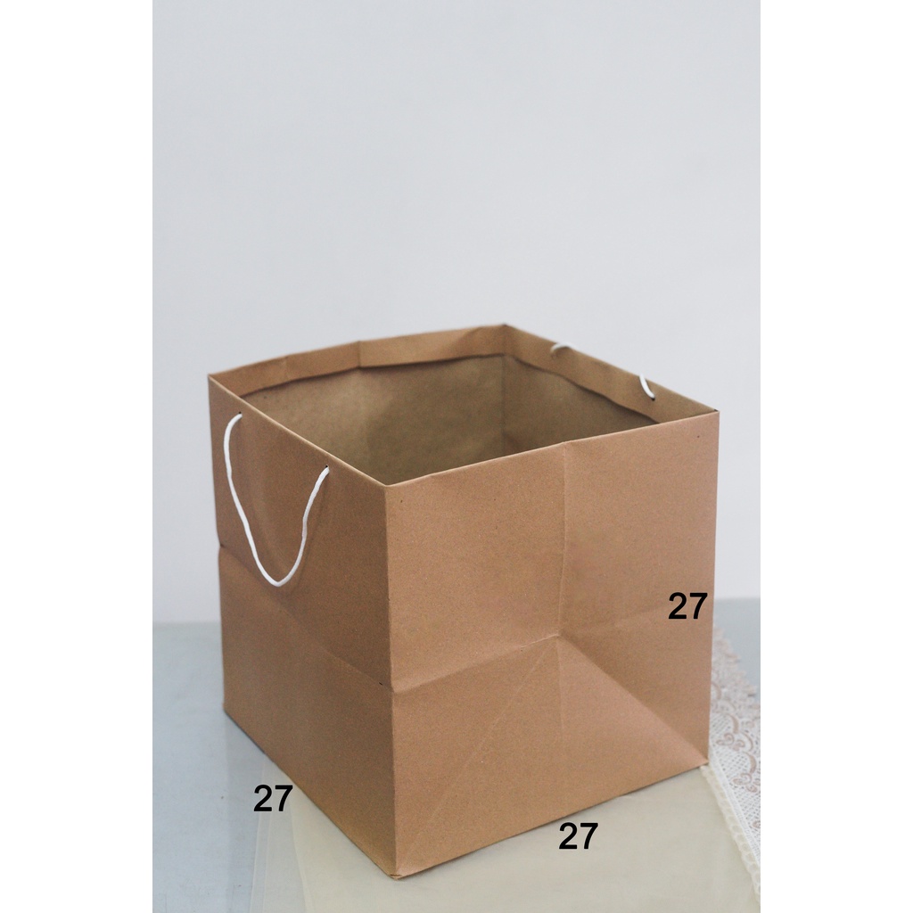 

Paper bag 27x27x27 (PxLxT) paperbag dus nasi coklat polos