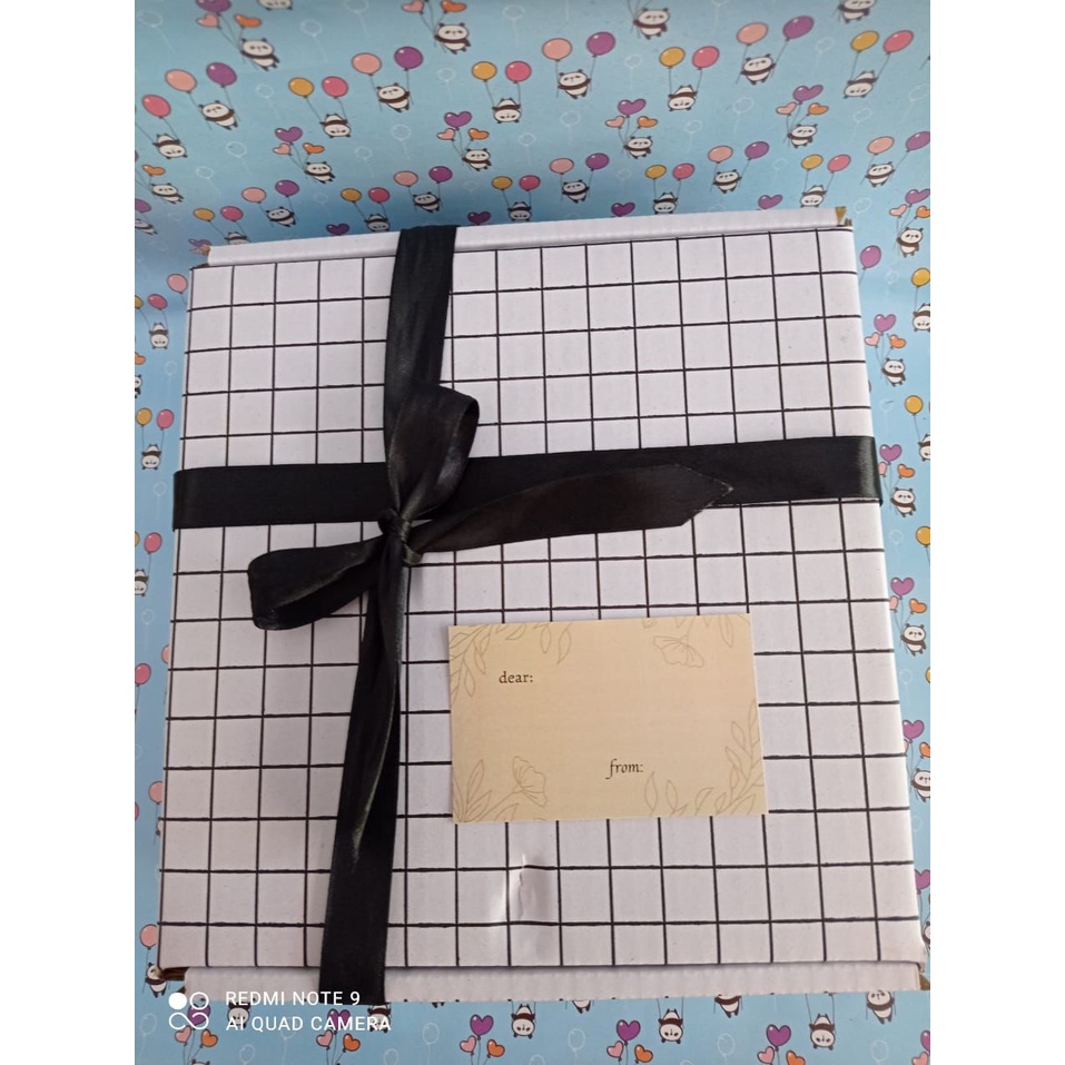

BOX UKURAN 22X22X8CM/BOX HAMPERS/BOX SOUVENIR/KOTAK KADO/KARTON/KARDUS/POLOS/HAMPERS/KEMASAN/HOODIE