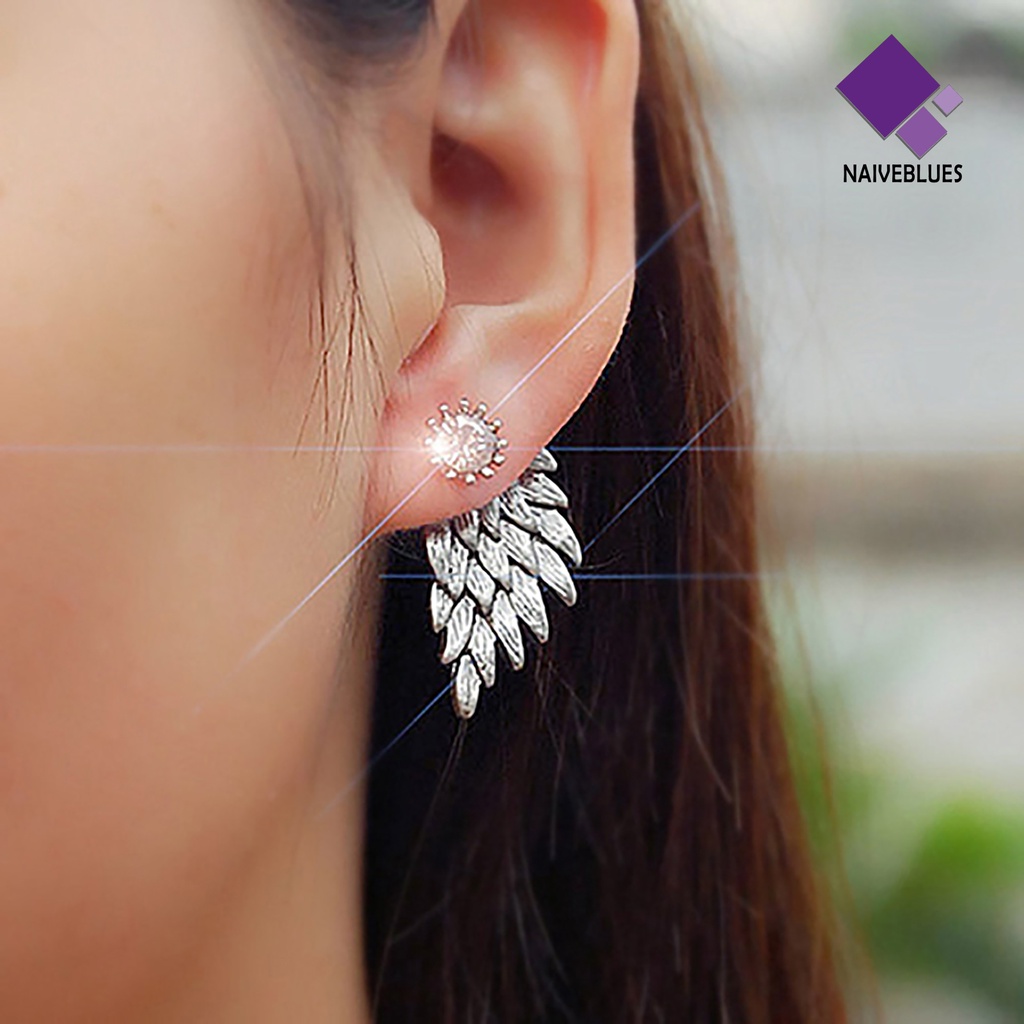 1 Pasang Anting Stud Bentuk Sayap Aksen Berlian Imitasi Bahan Alloy Untuk Wanita