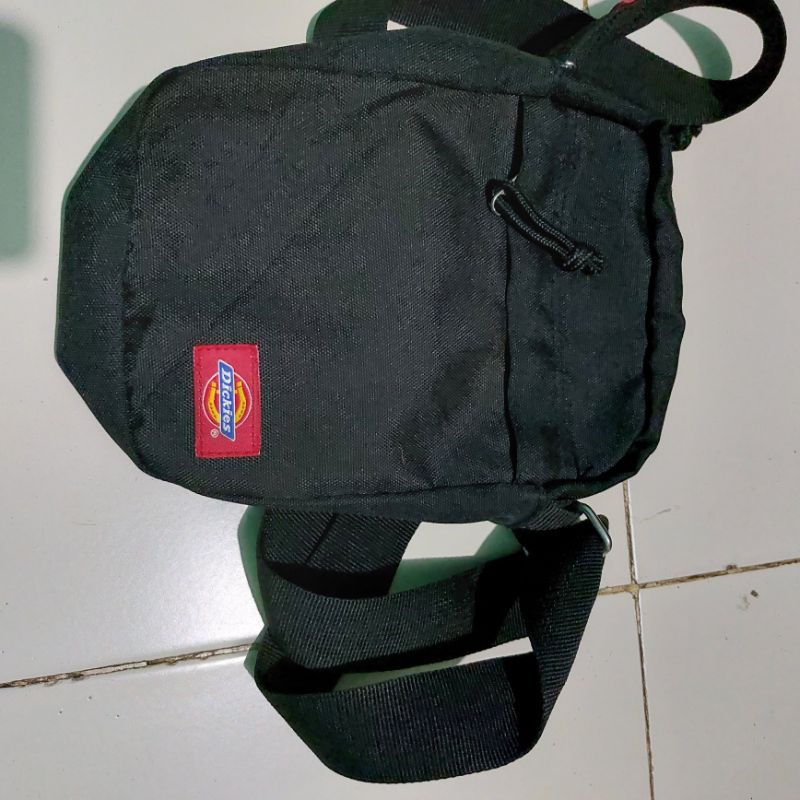 tas Dickies second