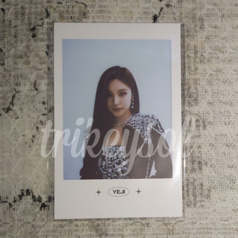 [Checkmate] Benefit Polaroid Pola Photocard PC Yeji ITZY (the 1st world tour md)