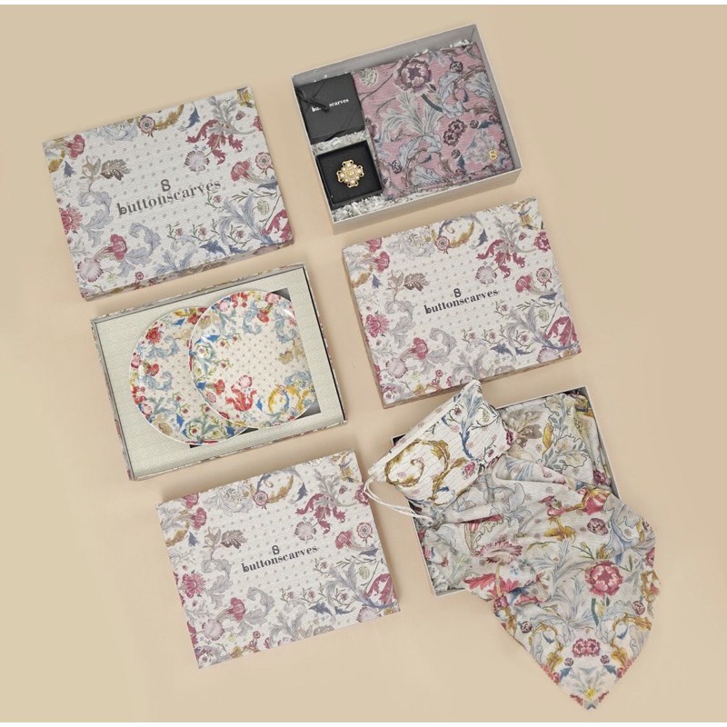 The Royale Kutsa Hampers / Hampers buttonscarves