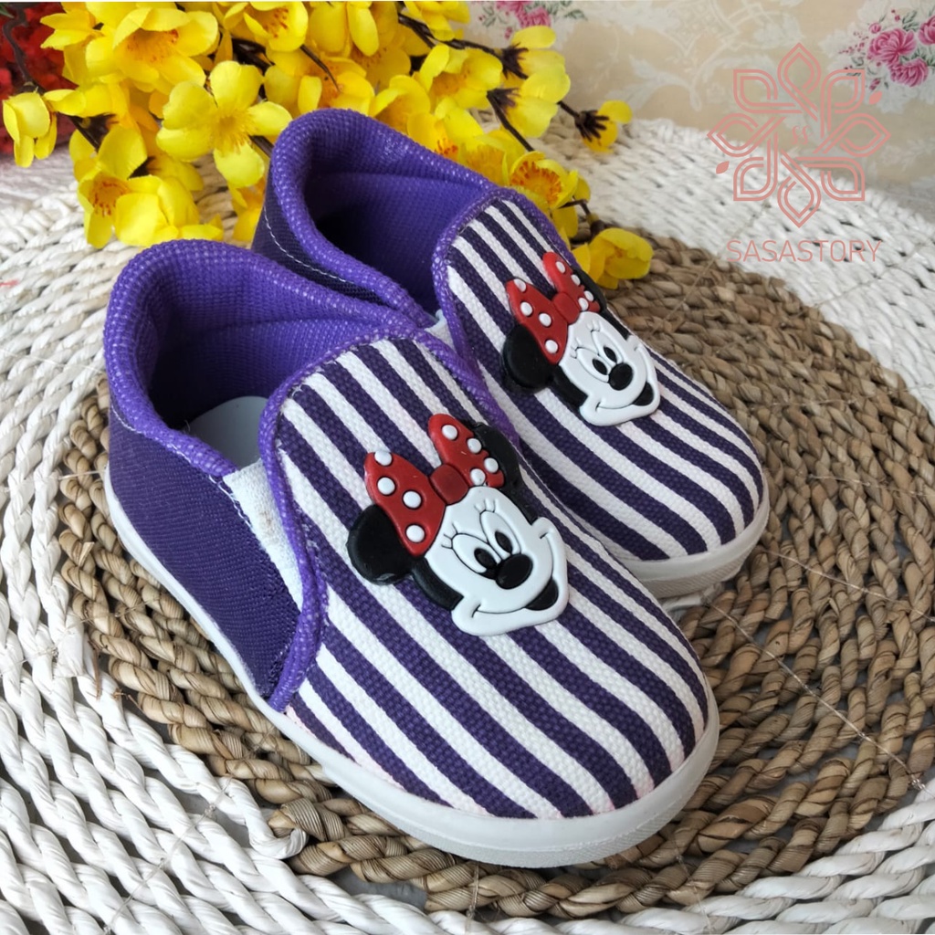 SEPATU SNEAKER SLIP ON LOAFERS GARIS 1 2 3 TAHUN DA04