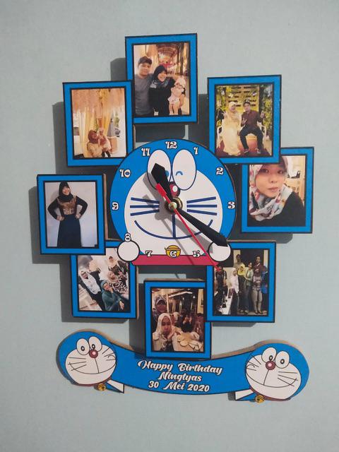 Jam Dinding Pigura Foto Karakter Kartun Doraemon Hadiah Kado Custom Ultah Ulang Tahun Wisuda Wedding