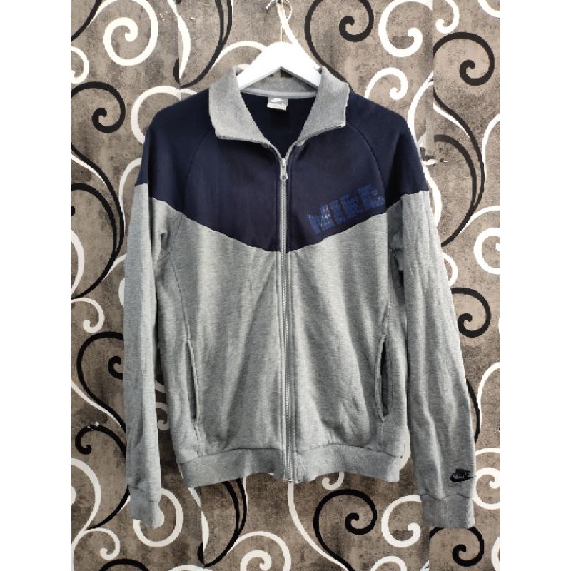 sweater crewneck nike second / preloved