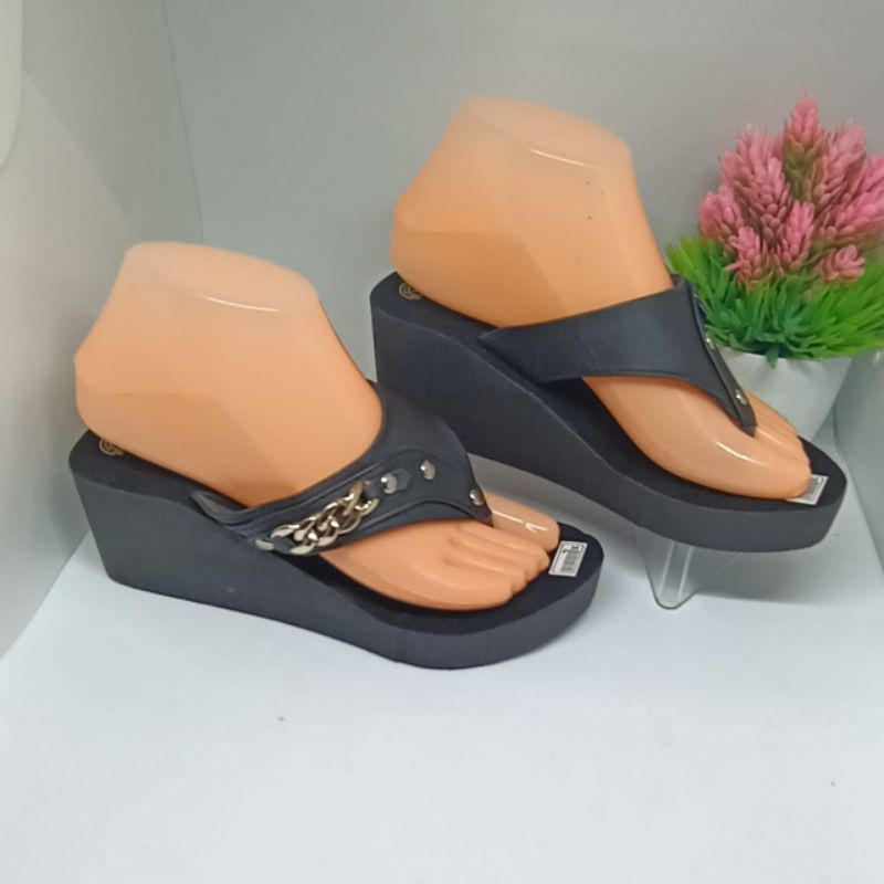 Wedges Jepit Rantai 19