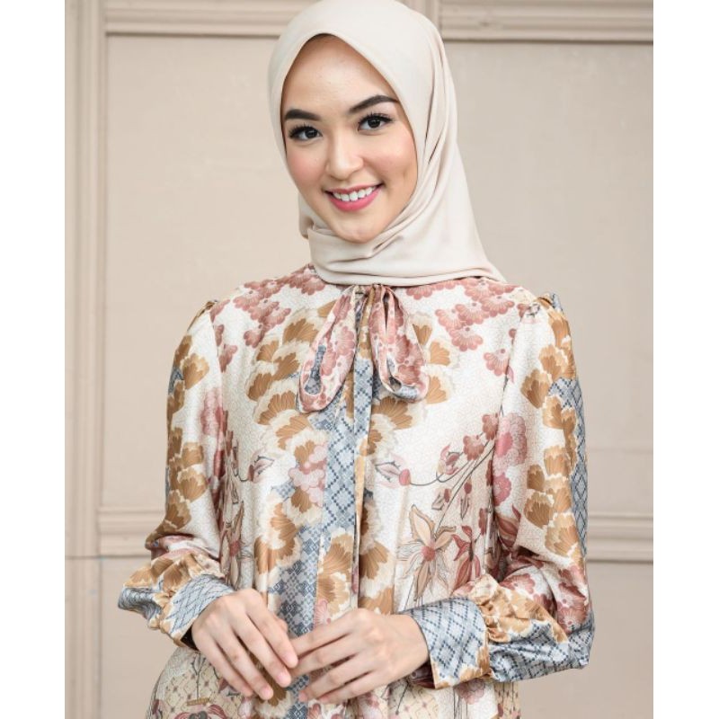 AVA DRESS WEARING KLAMBY