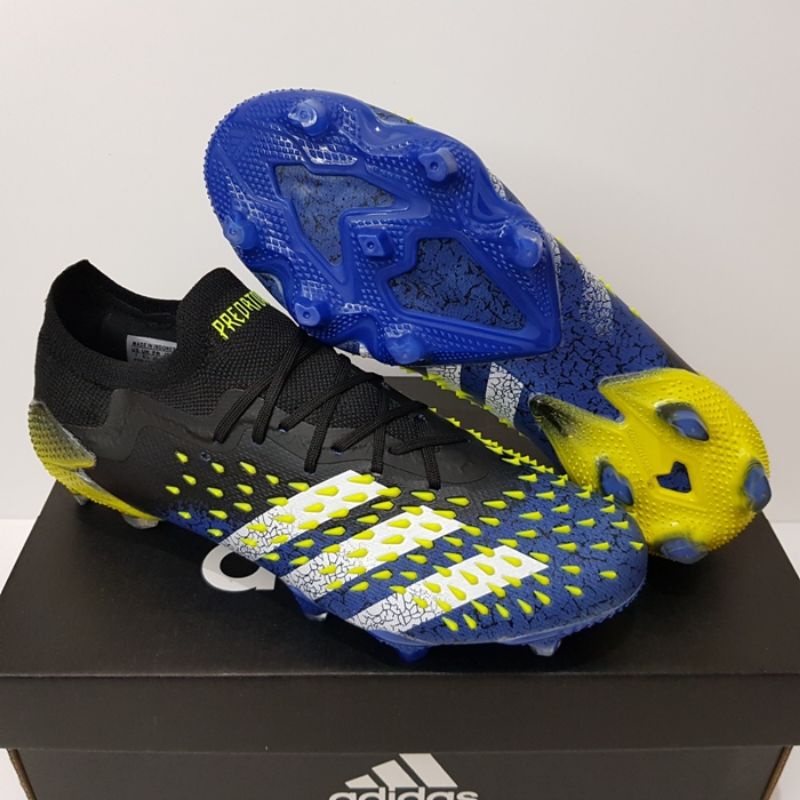 Sepatu Bola Adidas Predator Freak