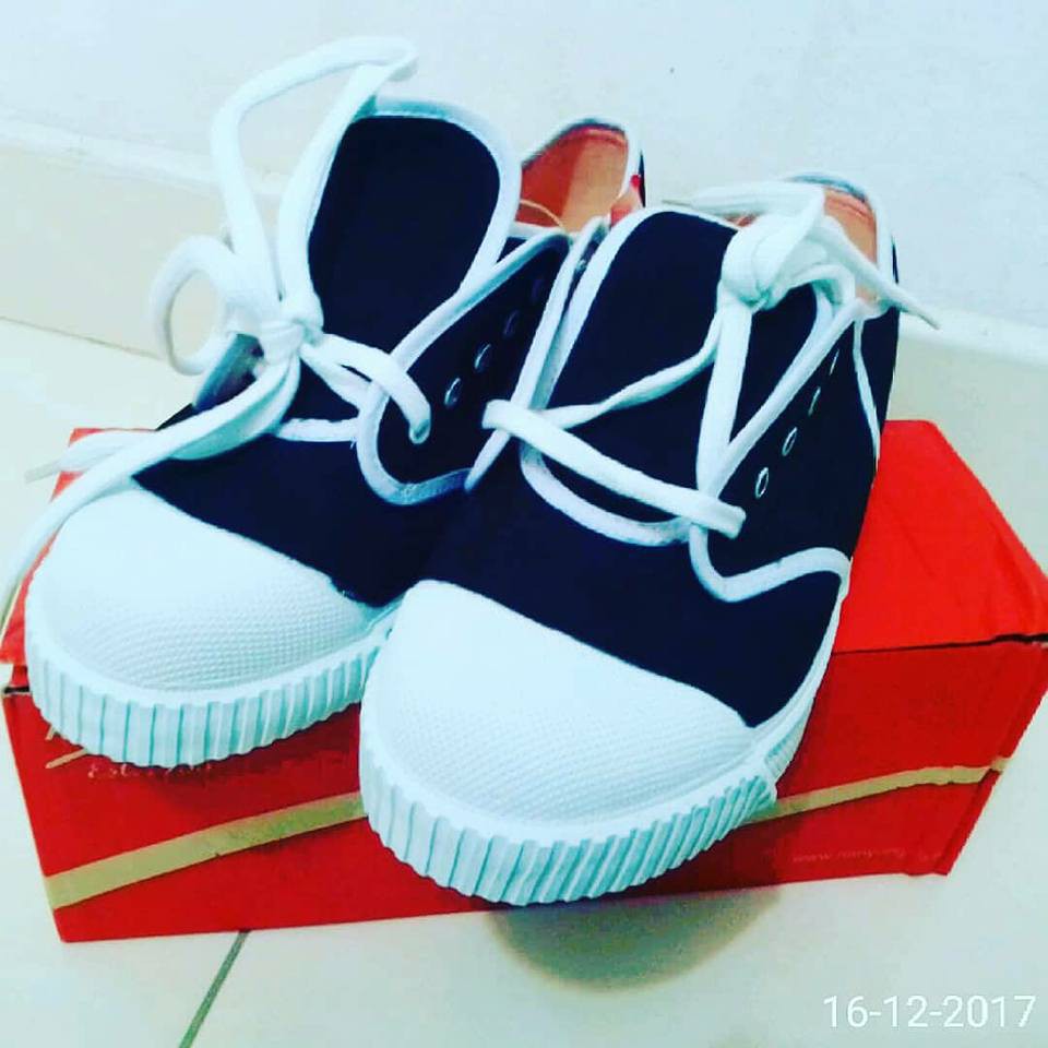 SEPATU TAKRAW NANYANG HITAM LIS PUTIH