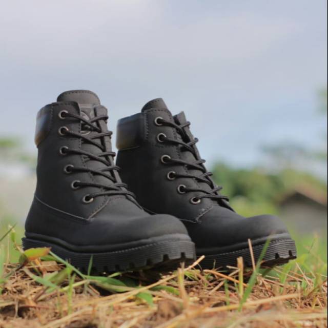 Sepatu boots anak hitam. Sepatu boots anak BOOTS anak