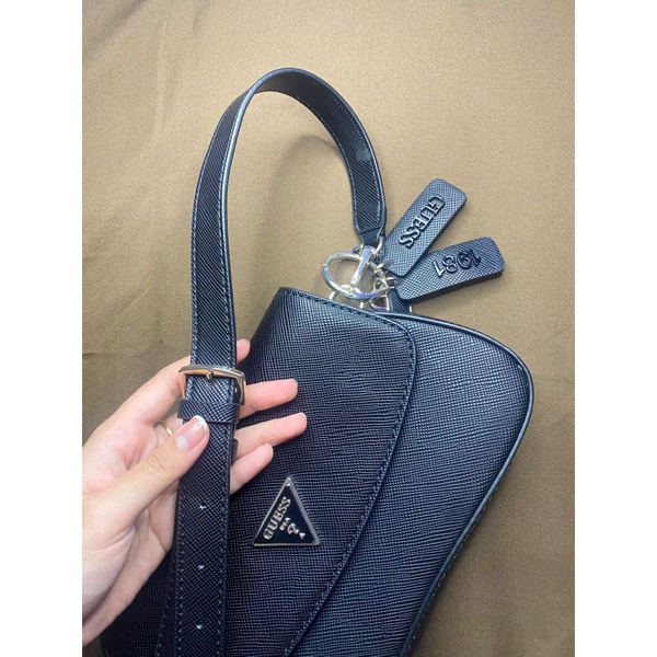 Preloved Shoulder Bag Guess (Ori Store)