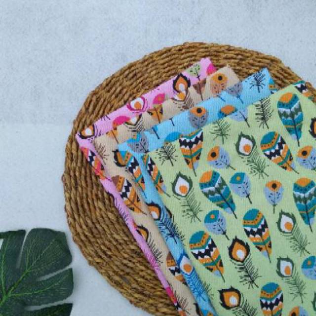 Kain Kanvas Motif Bulu Merak Krisna