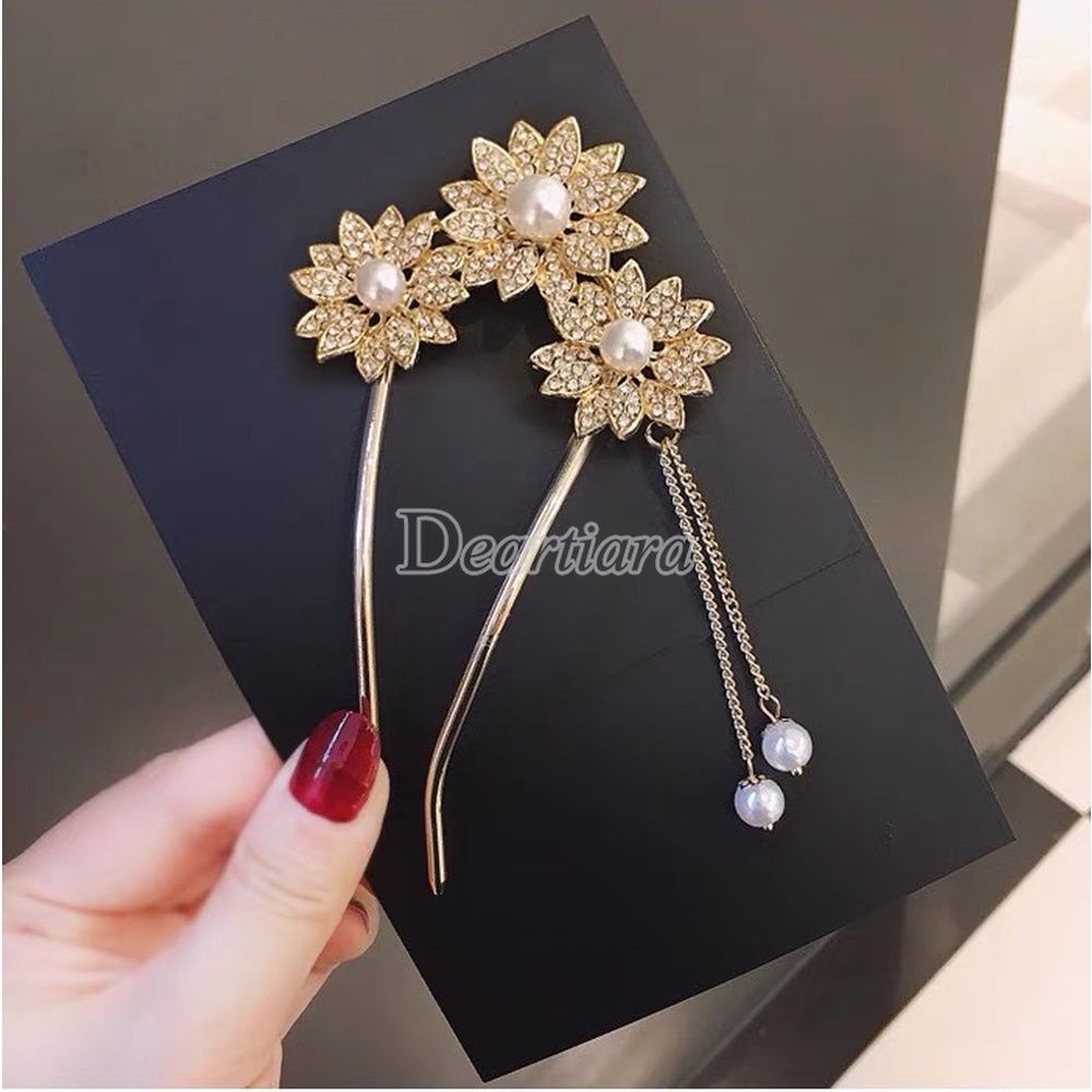 Jepit Rambut Desain Bunga Aksen Berlian