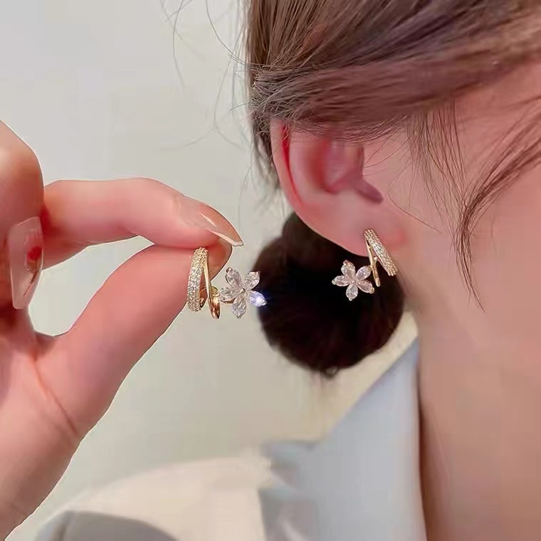 Anting Stud Zircon Mutiara Berlian Imitasi Bentuk Bunga Menjuntai Gaya Korea Minimalis Elegan Untuk Wanita