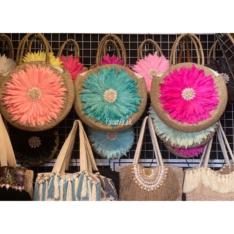 Tas Bali kombinasi kerang dan bulu