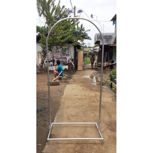 Tiang ayunan bayi tanpa roda