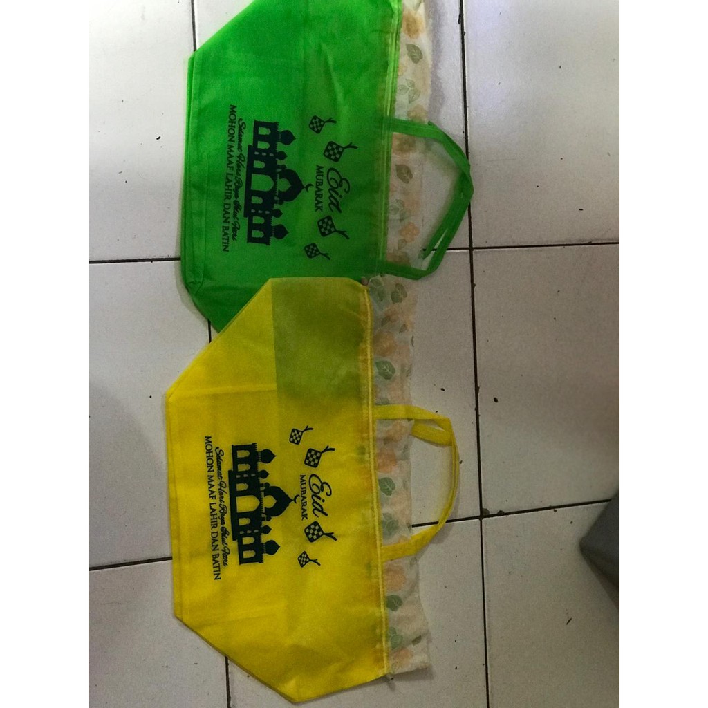 

TAS KAIN SPONBOND GOODIE BAG BESEK KOTAK NASI SERUT 22 X 22 LEBARAN IDUL FITRI