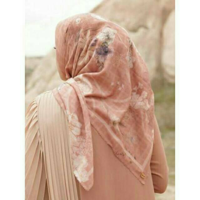 Preloved Buttonscarves Sofya Spice