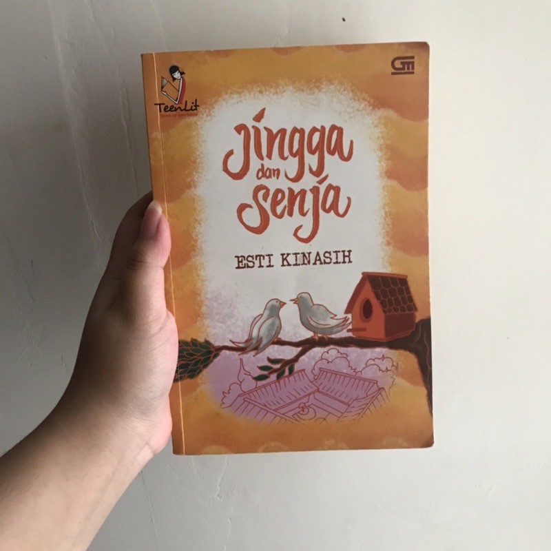 teenlit: jingga dan senja by esti kinasih