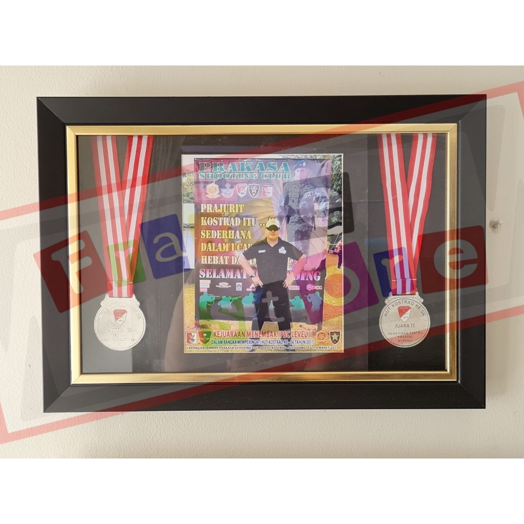 Frame Pajangan Medali dan Sertifikat/Foto