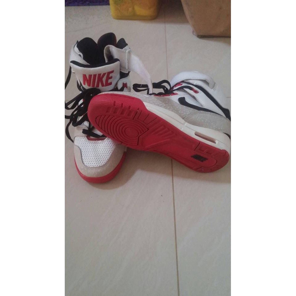 

Nike....23.5 cm made in china... Uk.4 Size 37no box ya