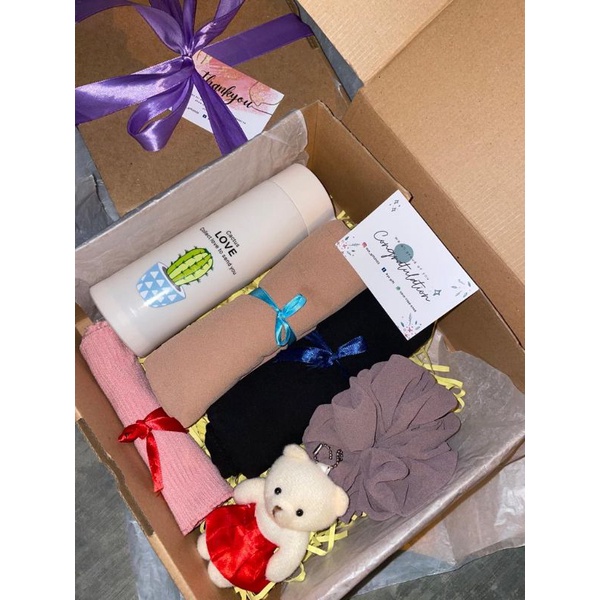 

hampers cewe ,hampers hijab ,kado ultah ,hampers botol