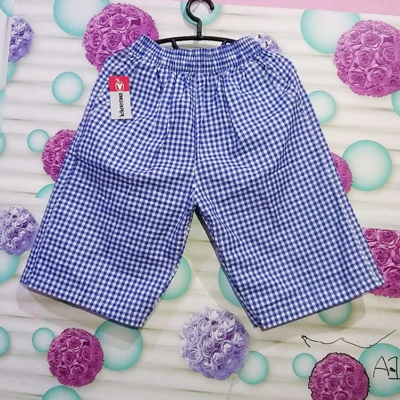 celana pendek kotak2 pria/wanita.