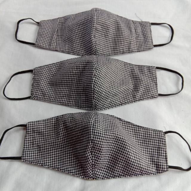 Masker kain katun 3 lapis motif kotak-kotak kecil