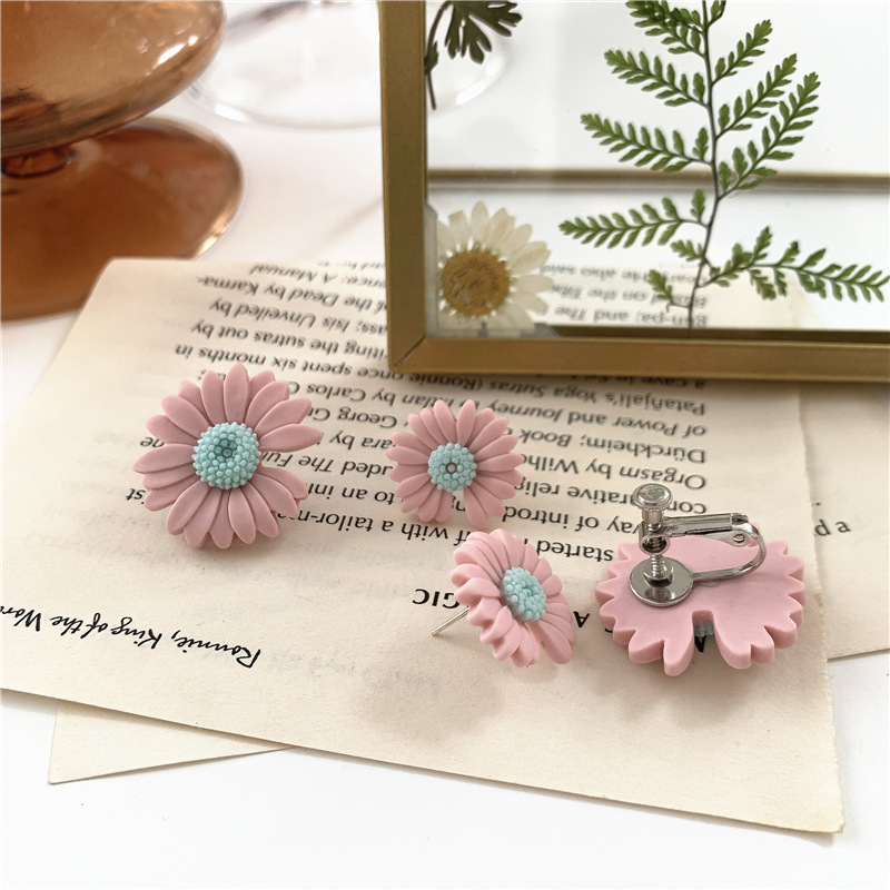 Anting Klip On Tanpa Tindik Desain Bunga Daisy Bahan Resin Untuk Wanita