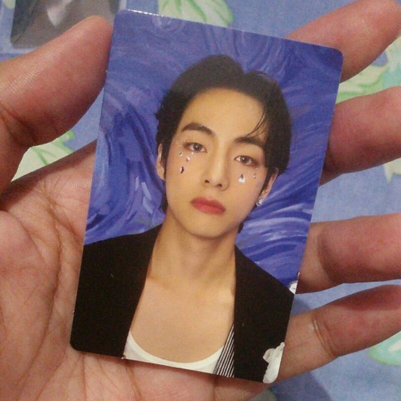 booked . PC TAEHYUNG OFFICIAL : CLUE VERSION ( MOTS ONE CONCEPT BOOK )