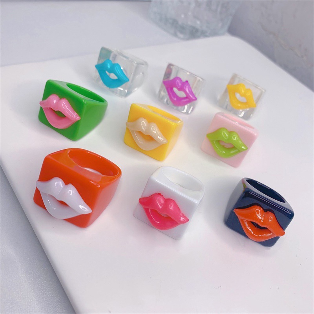 Needway  Transparent Finger Ring Vintage Lips Resin Rings New Punk Geometric Personality Square Acrylic Fashion Jewelry