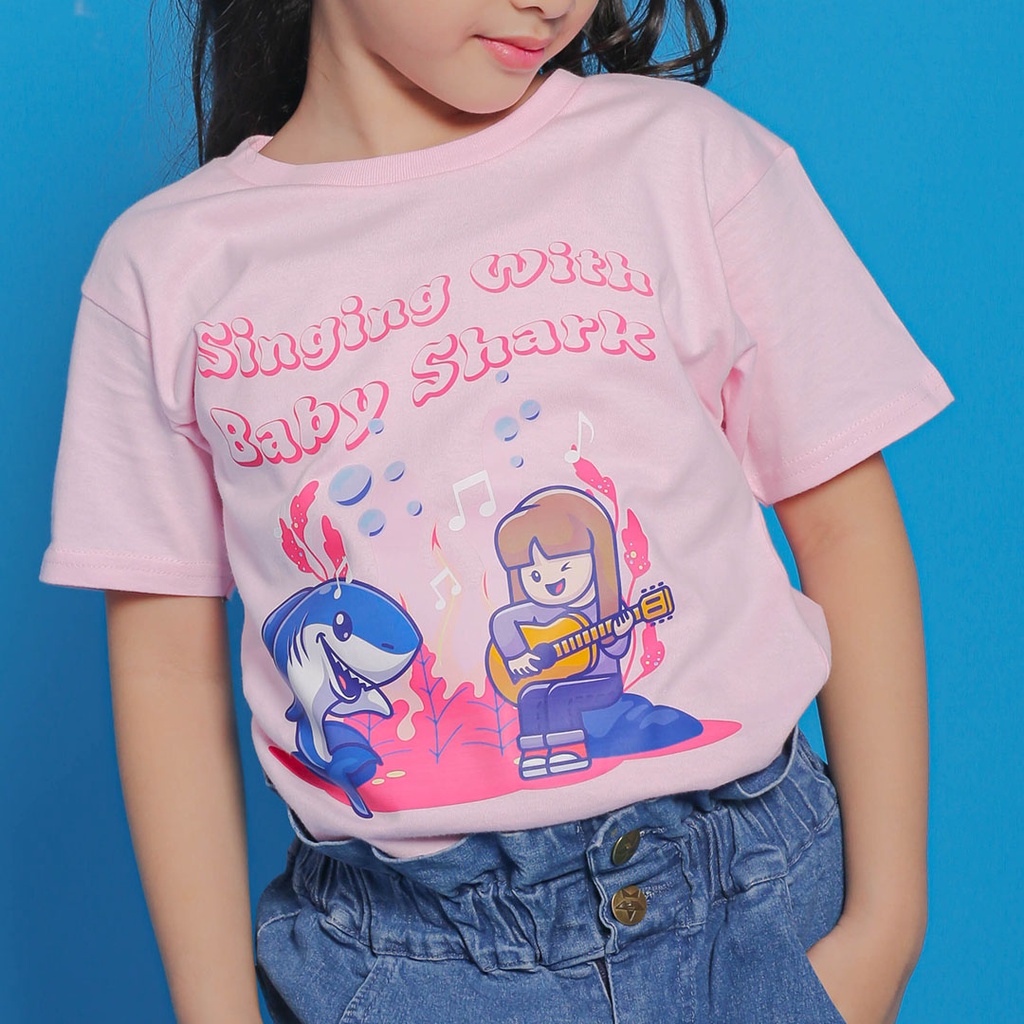 Kaos Distro Anak Premium Cotton 24s Singing With Baby Shark