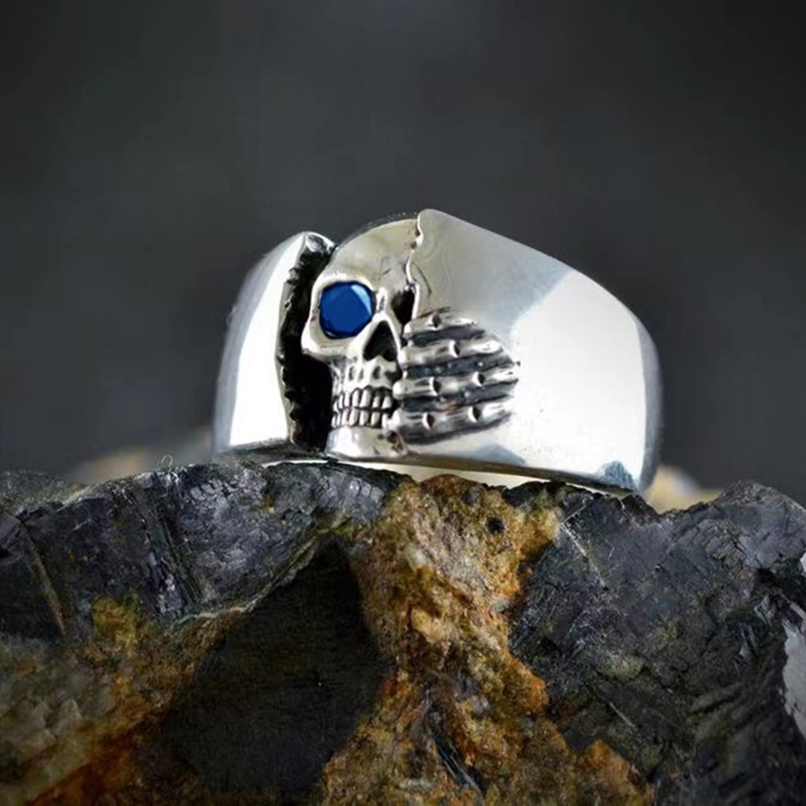 Cincin Bahan Titanium Steel Warna Silver Desain Tengkorak Hias Kristalberlian Biru Gaya Vintagepunk Untuk Pria