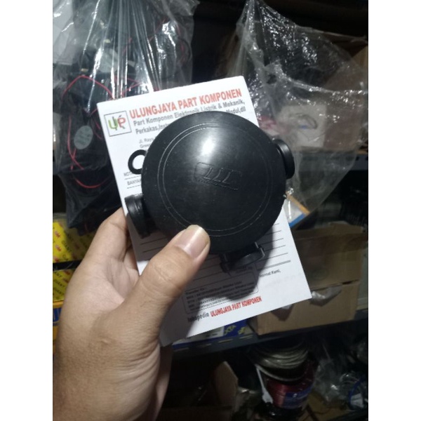 T dus hitam terminal sambungan kabel listrik