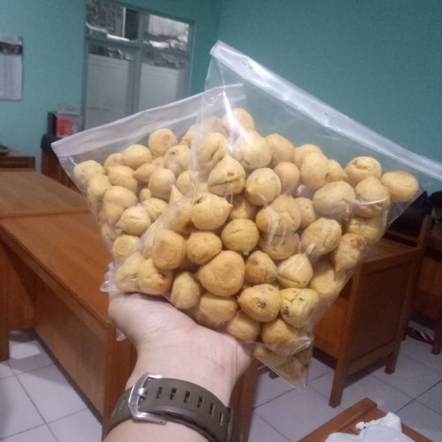 

Soes kering isi coklat