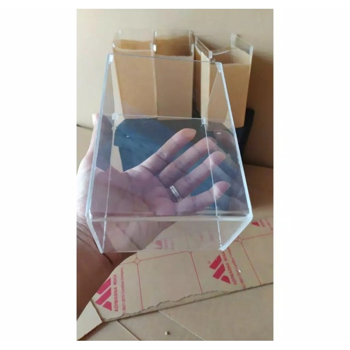 Vas bunga dinding/ Akrilik kotak / Pot Bunga Akrilik