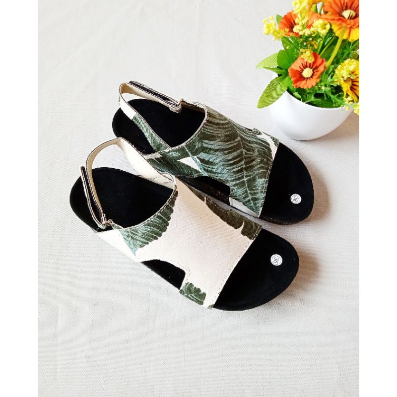 SB ~ DIVA SANDAL MOTIF DAUN