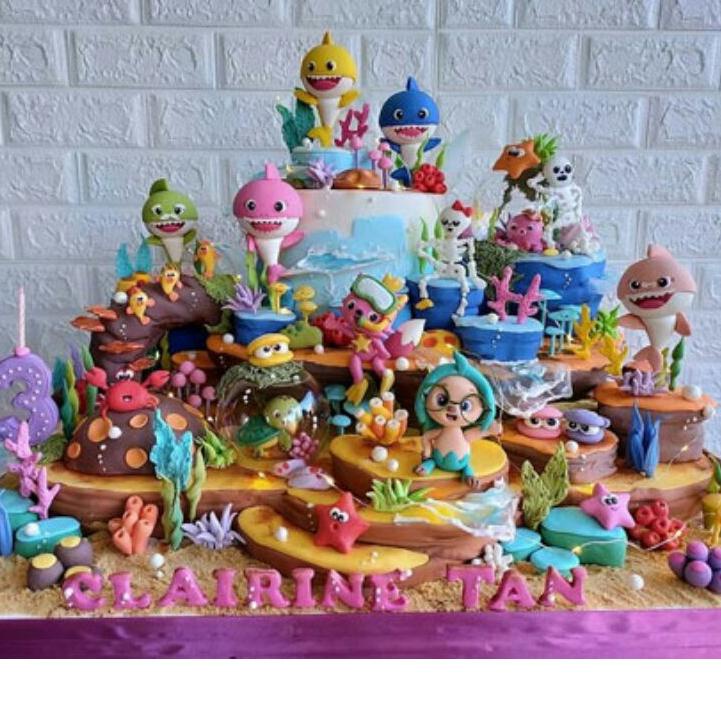 

Hiasan kue full baby shark .,