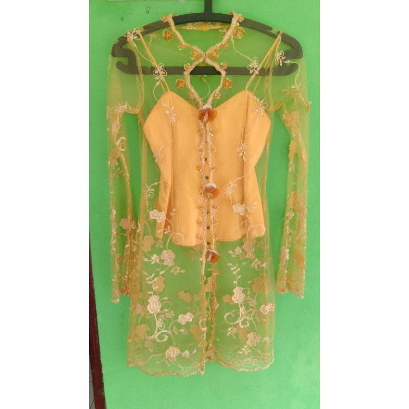 PRELOVED KEBAYA BRUKAT