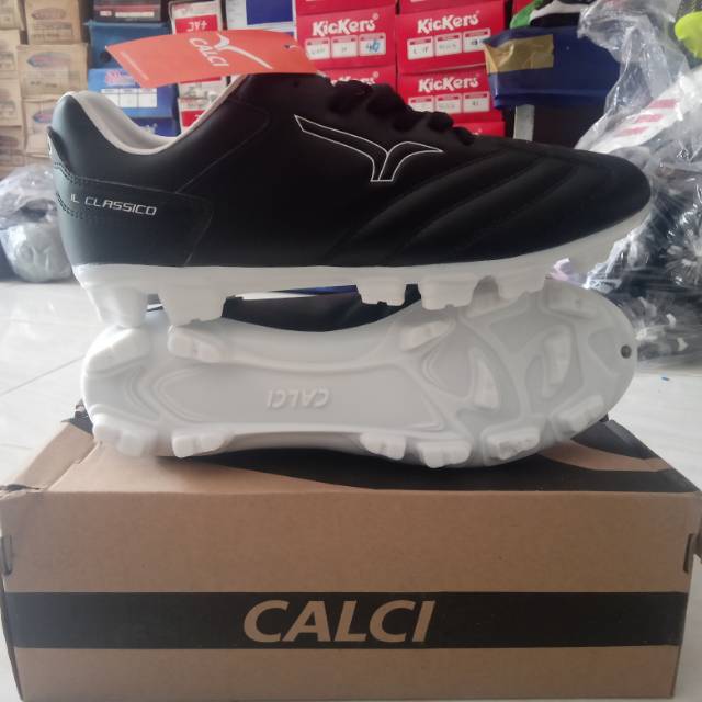 Sepatu bola calci ori