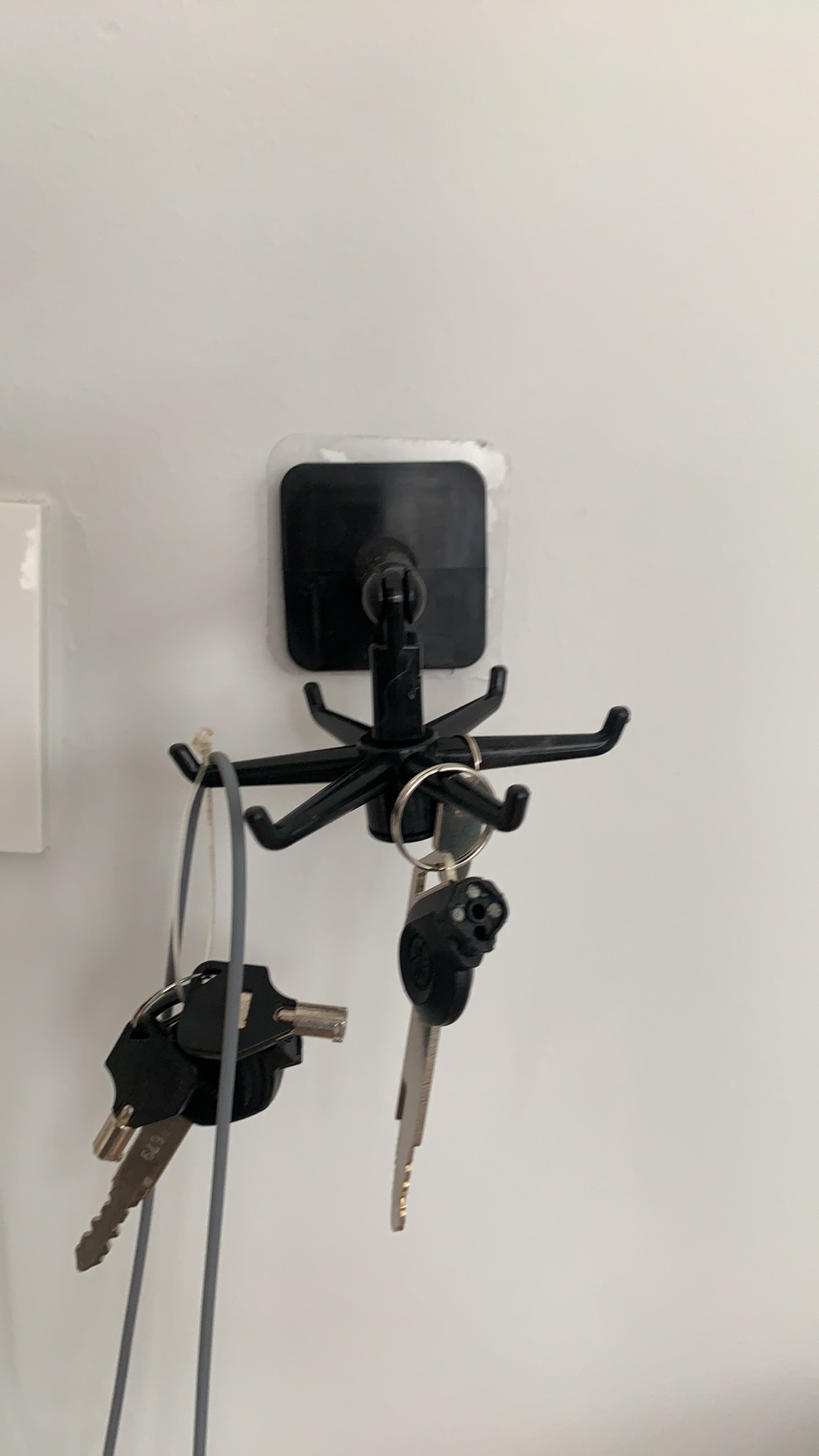 Rak Pengait Gantungan Hook Putar Tempel Dinding Peralatan Masak Dapur