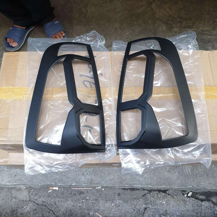 Navara D23 NP300 Garnish List Lampu Belakang Cover Stop Lamp Nissan
