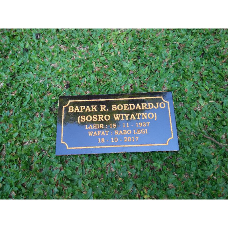 

PAPAN NAMA NISAN/MAKAM 10X20 KRAMIK BIASA MURAH MERIAH